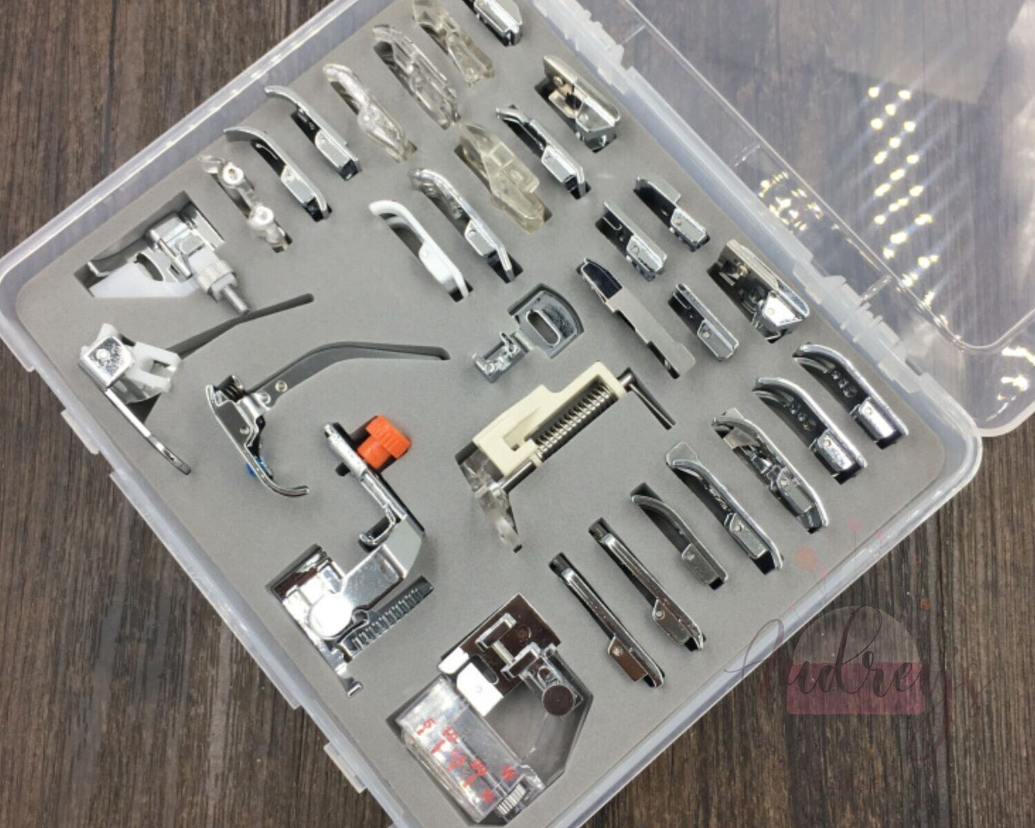 32-Feet Presser Foot Set w/ Collector&#39;s Case
