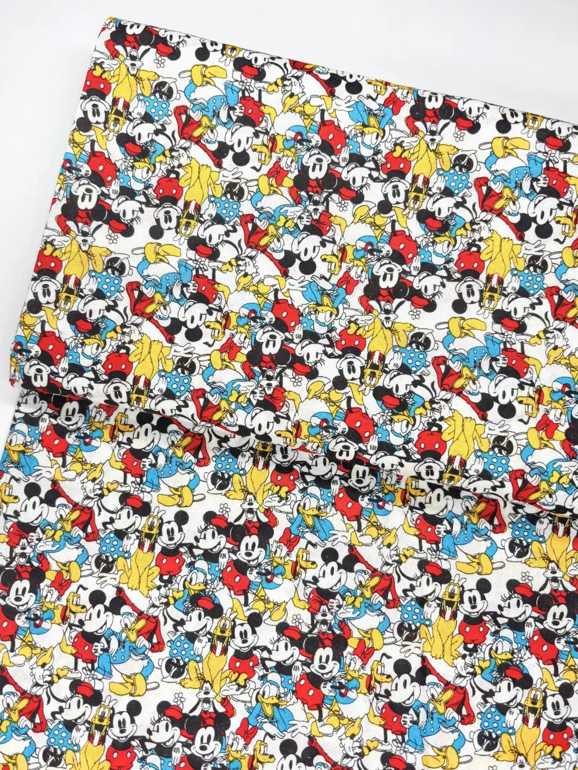 Mickey &amp; Friends Multi, Sensational 6| Licensed Quilting Cotton | 112cm wide