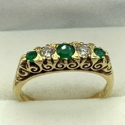 18ct Gold Antique Style Emerald & Diamond 5 Stone Ring