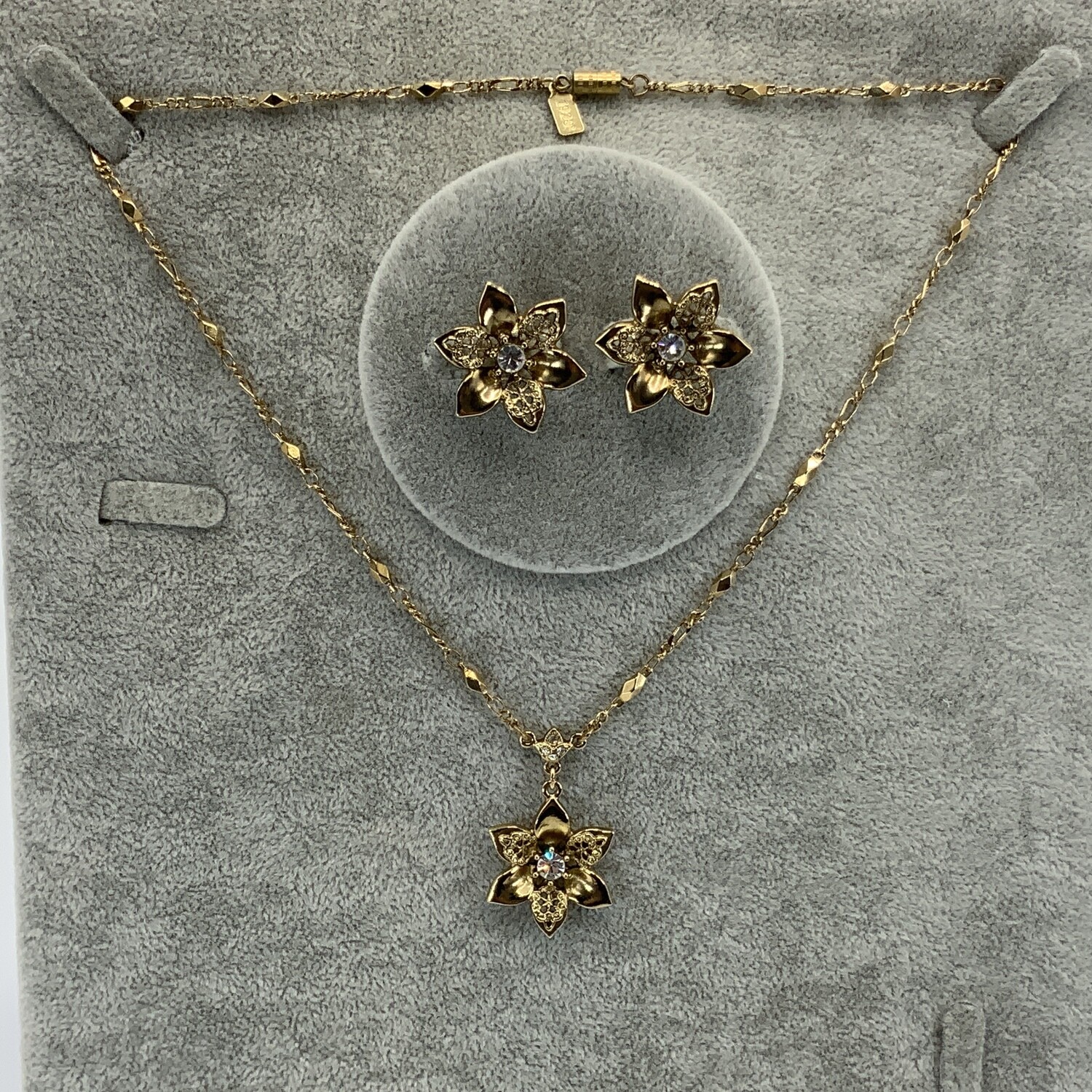 Vintage Necklace and Clip-on Earrings set.