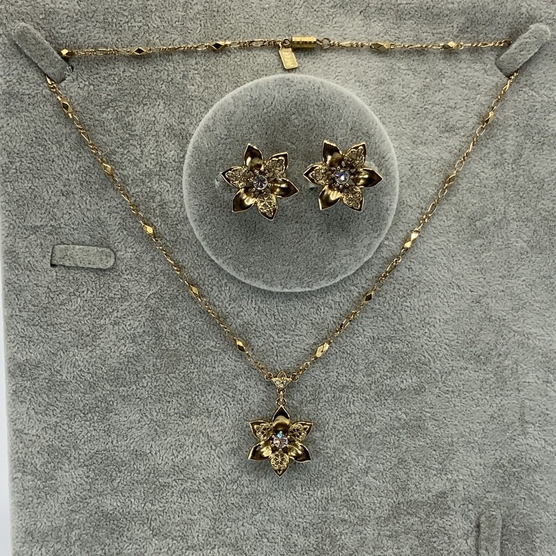 Vintage Necklace and Clip-on Earrings set.