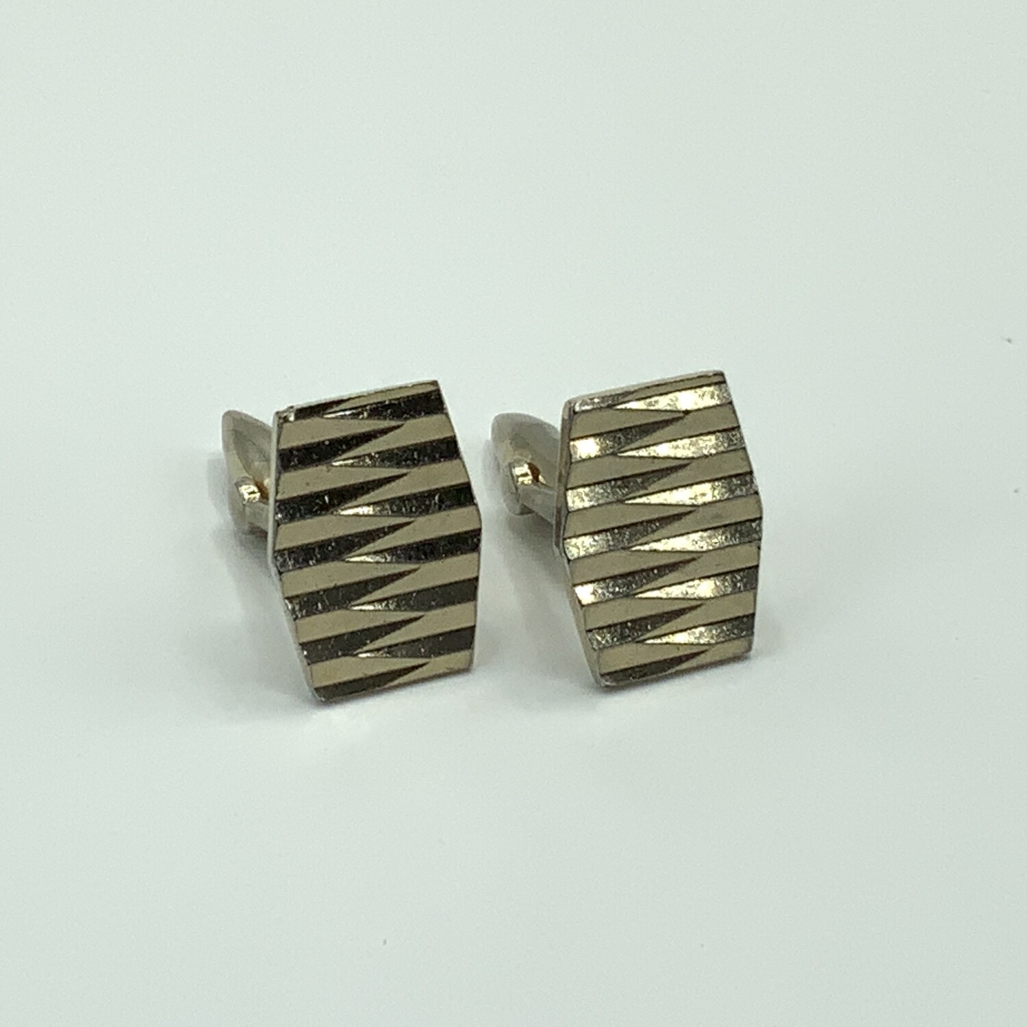 Vintage Gold Tone Angular Diamond-cut Cufflinks