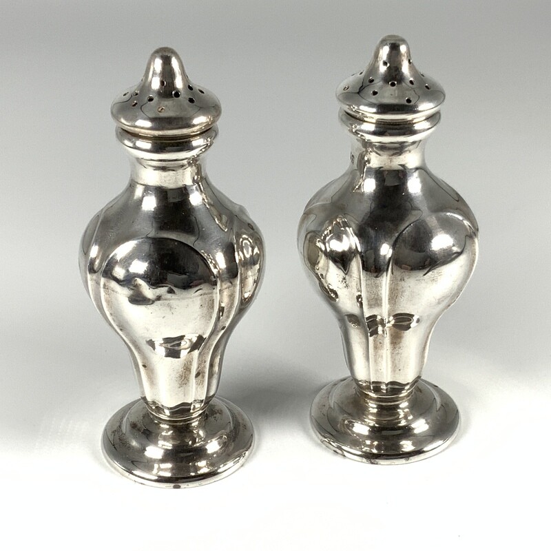 A Pair of Edwardian Antique Silver Pepperettes