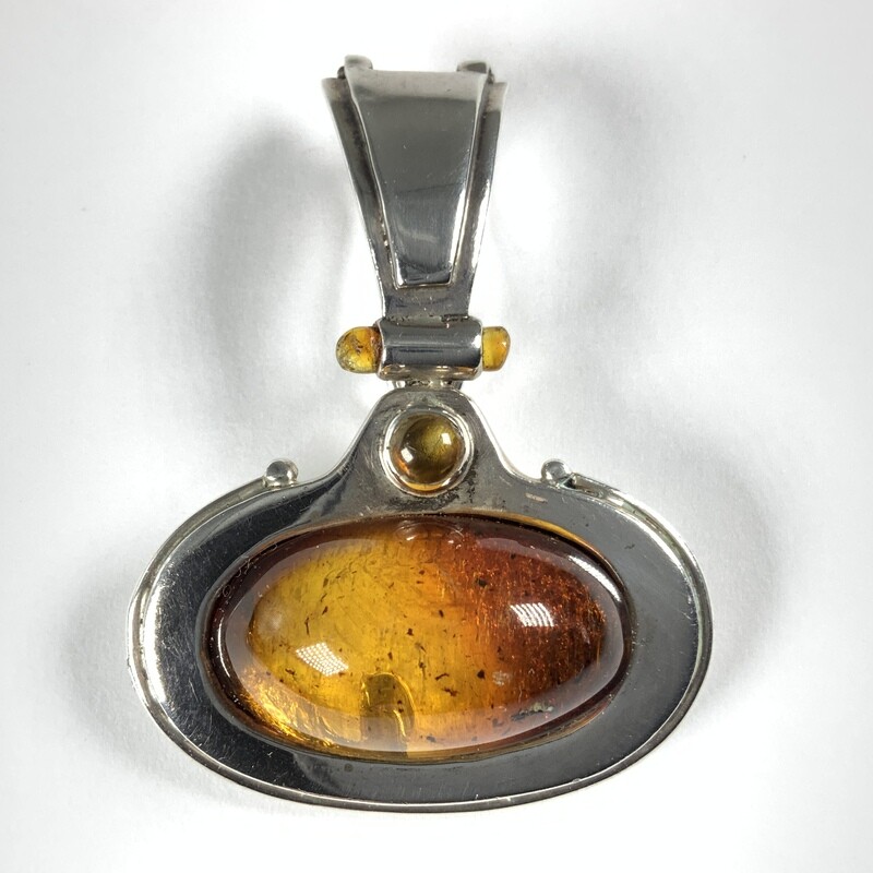 Vintage Sterling Silver Collar/Clack Clasp set with Amber.