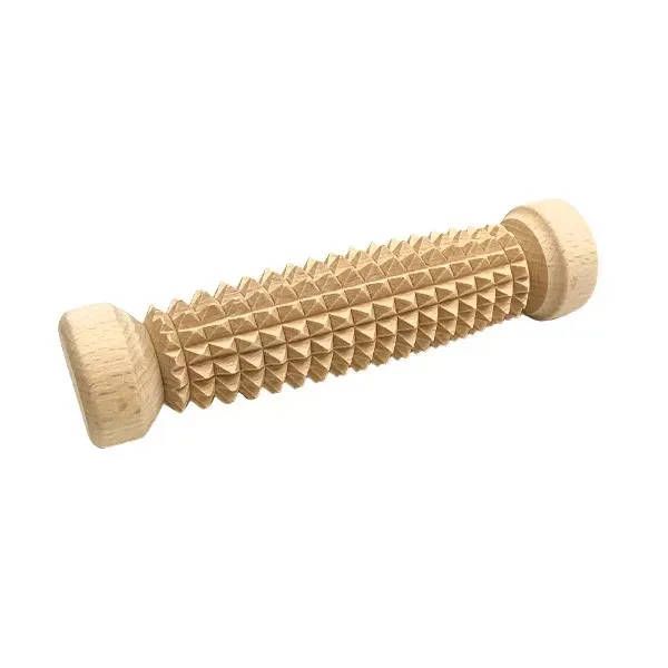 Puinen hierontarulla valkoisella taustalla – viistosti kuvattuna vasempaan alakulmaan