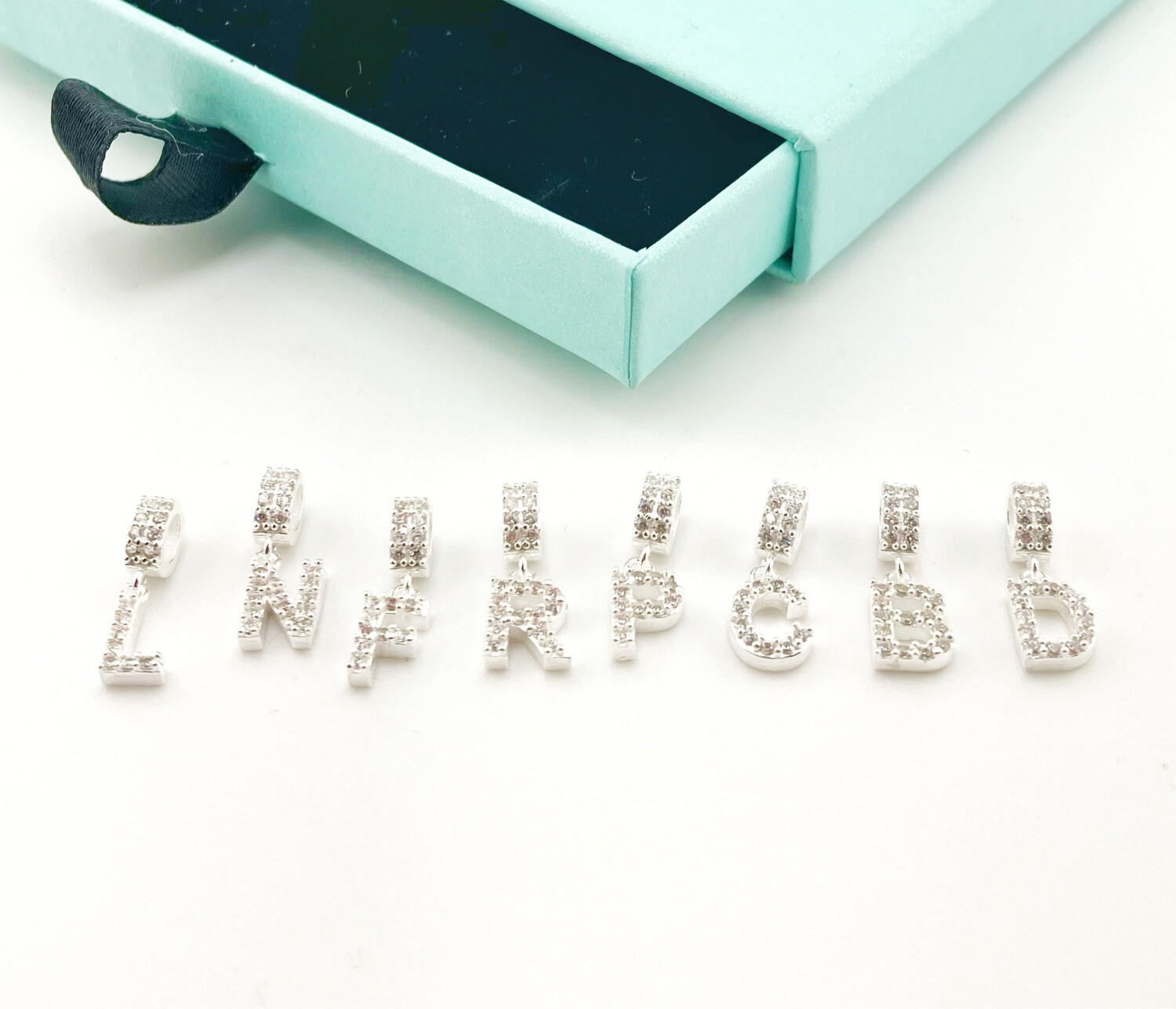 Dijes con zirconias