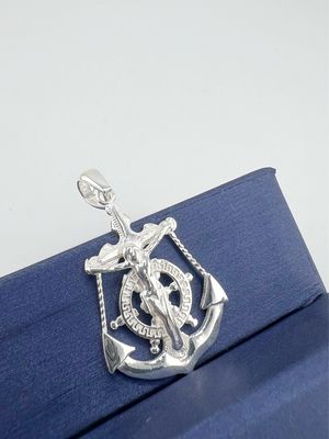 Dije ancla con Cristo