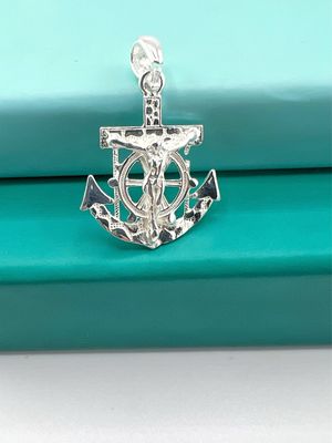 Dije ancla con cristo