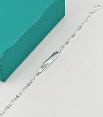 Pulso de bebé con placa