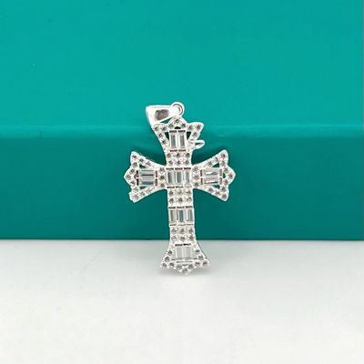 Dije cruz diamantada