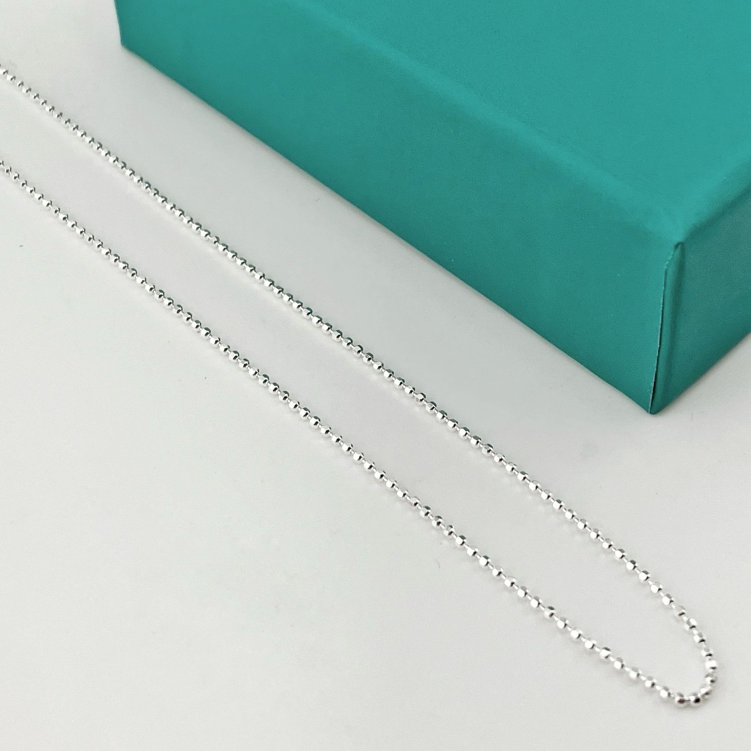Cadena con bolitas