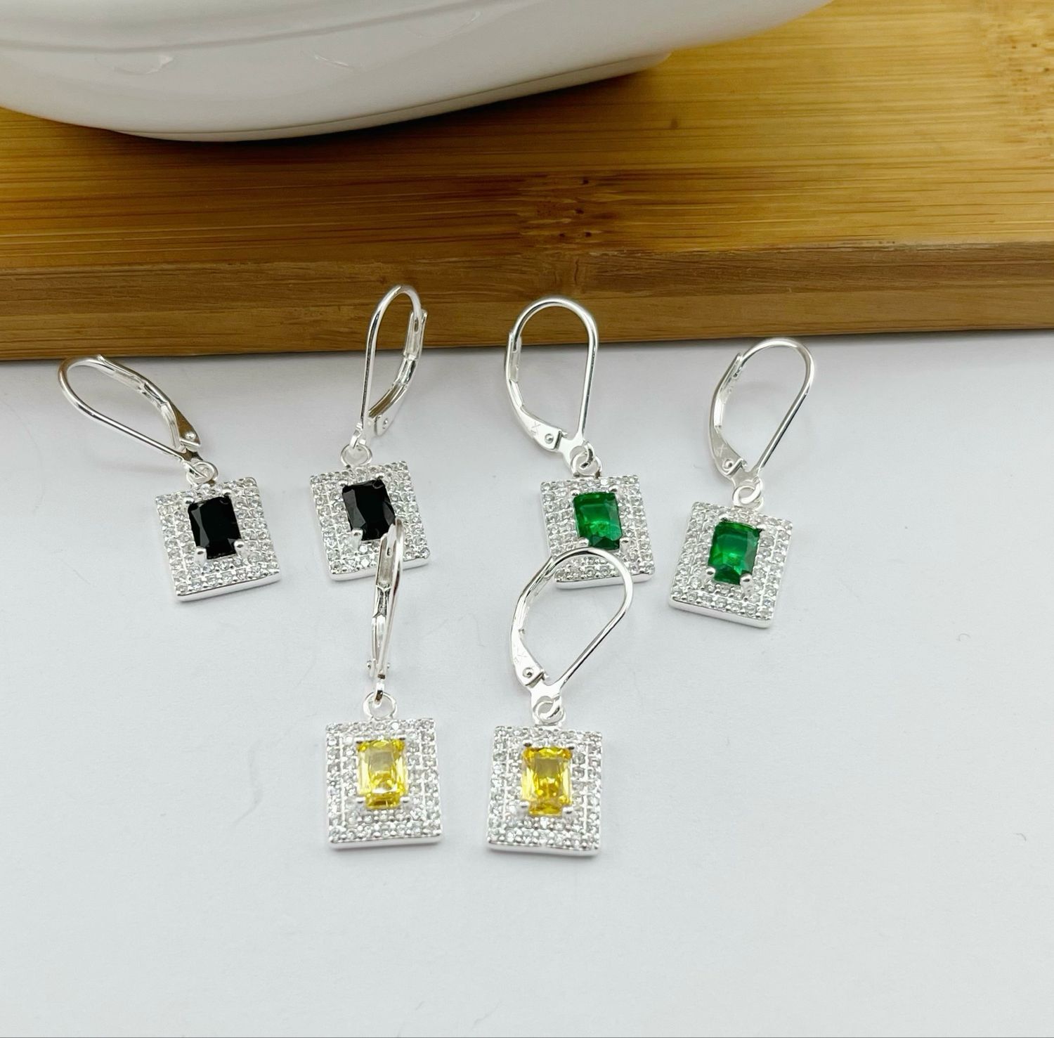 Arete broche antiguo