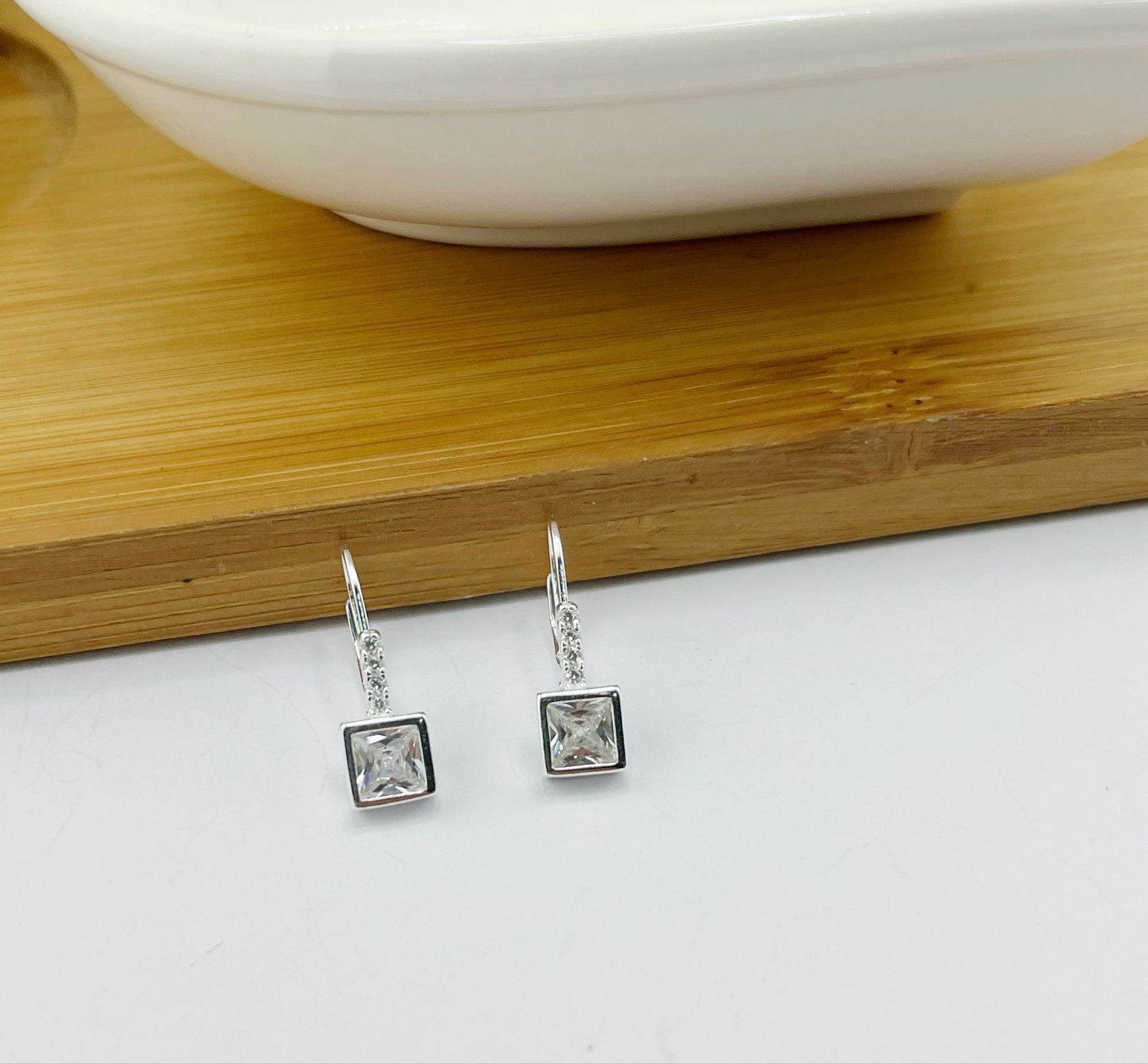 Arete broche antiguo
