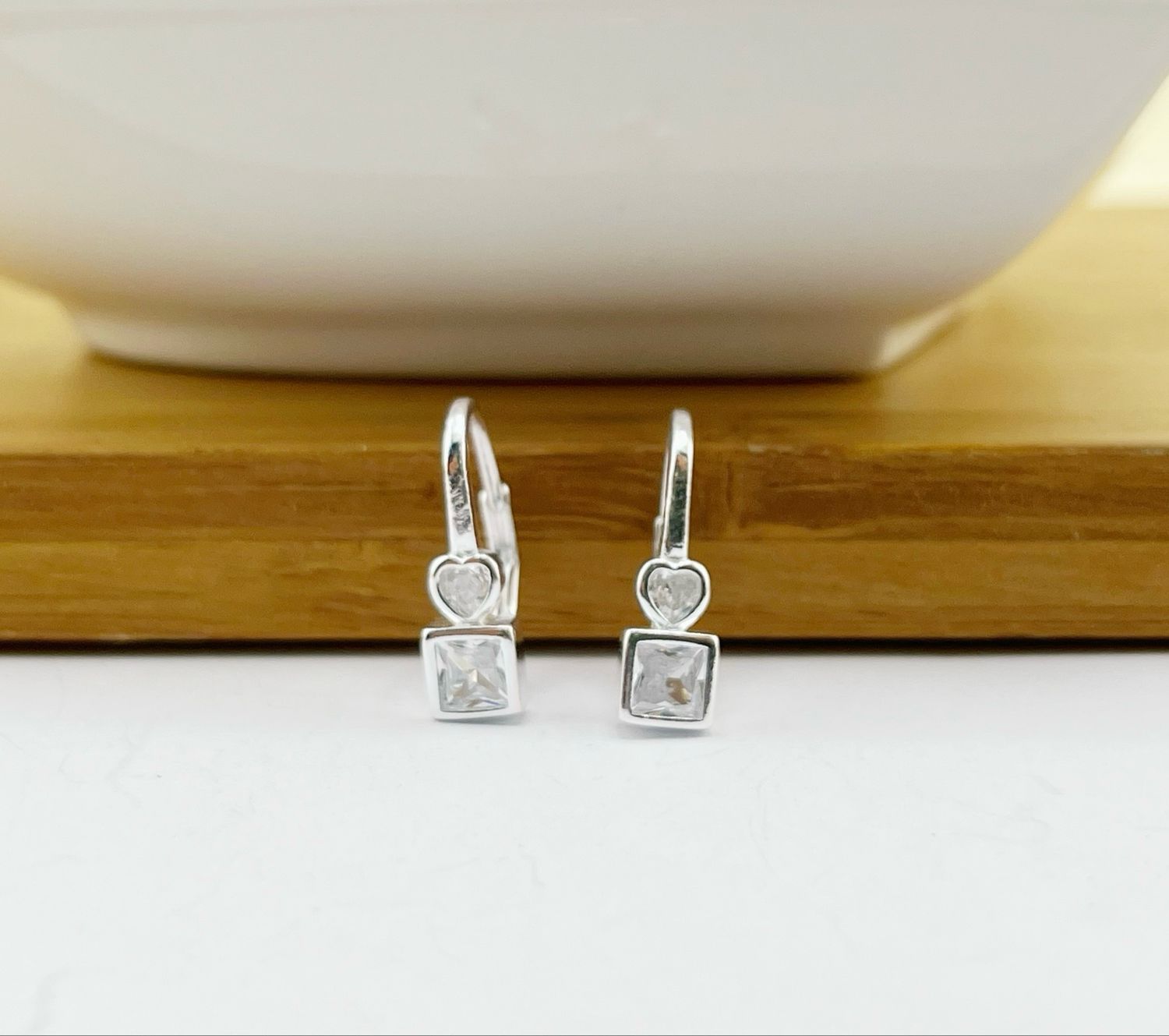 Arete broche antiguo