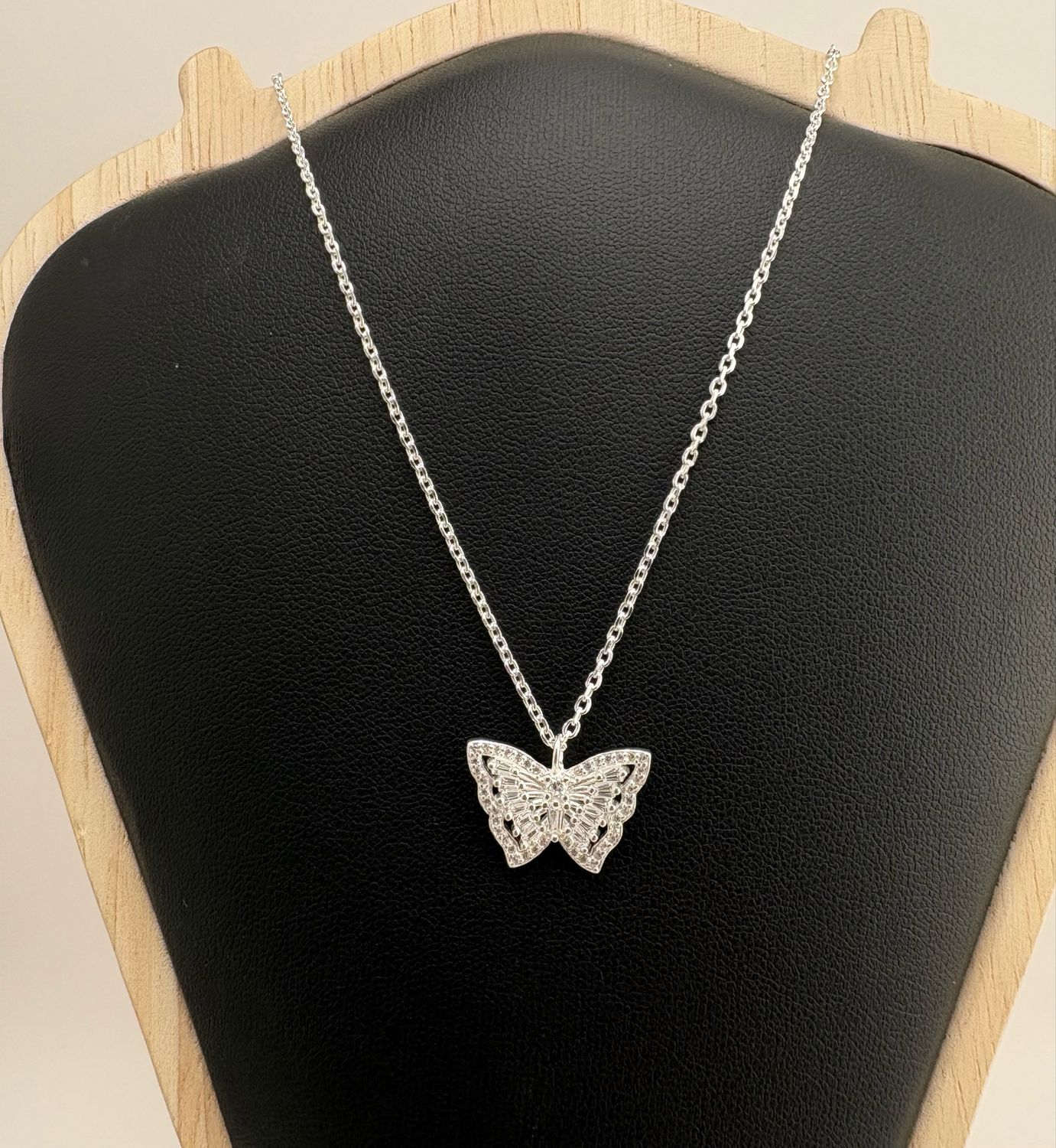 Gargantilla mariposa