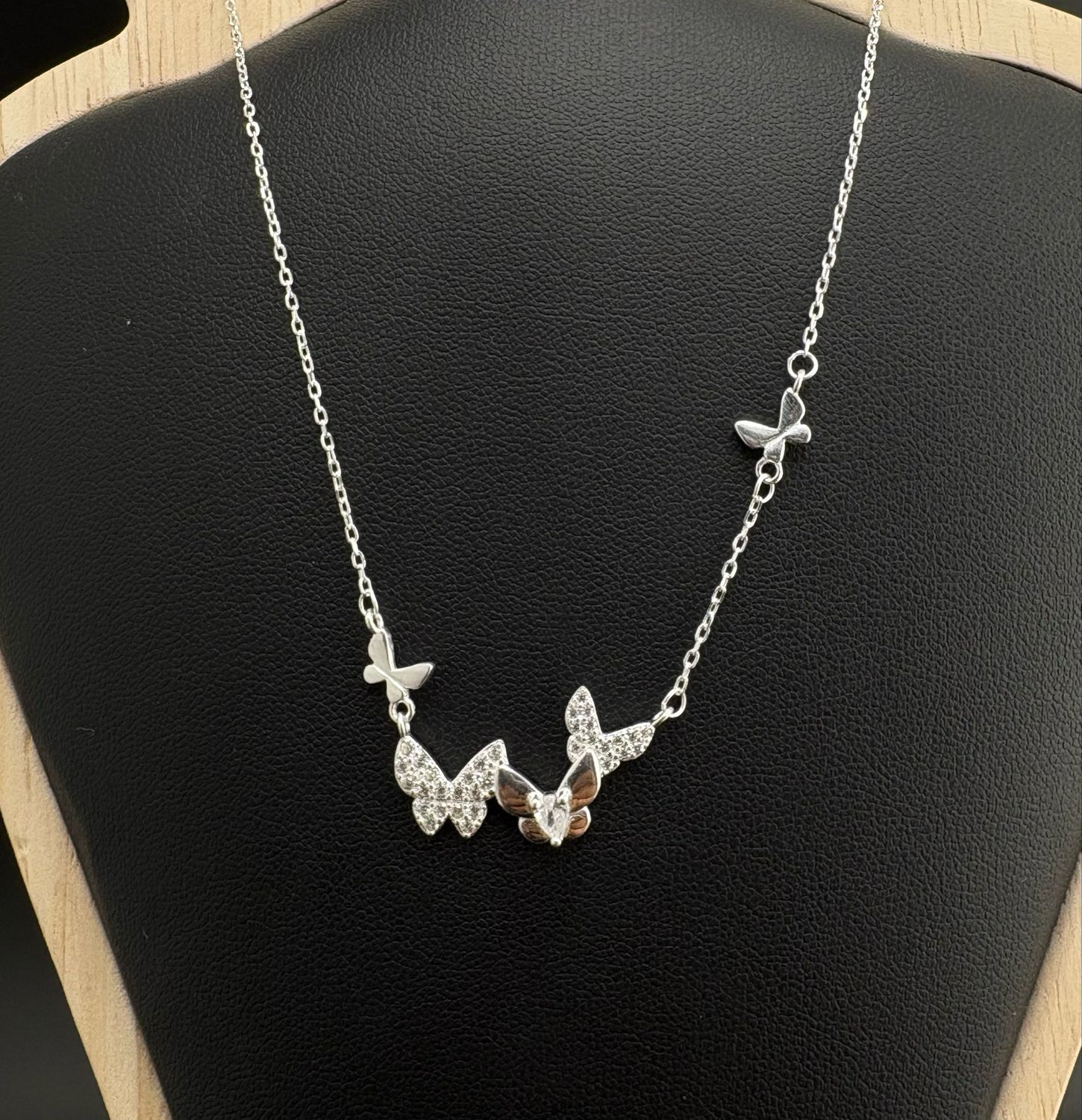 Gargantilla mariposa