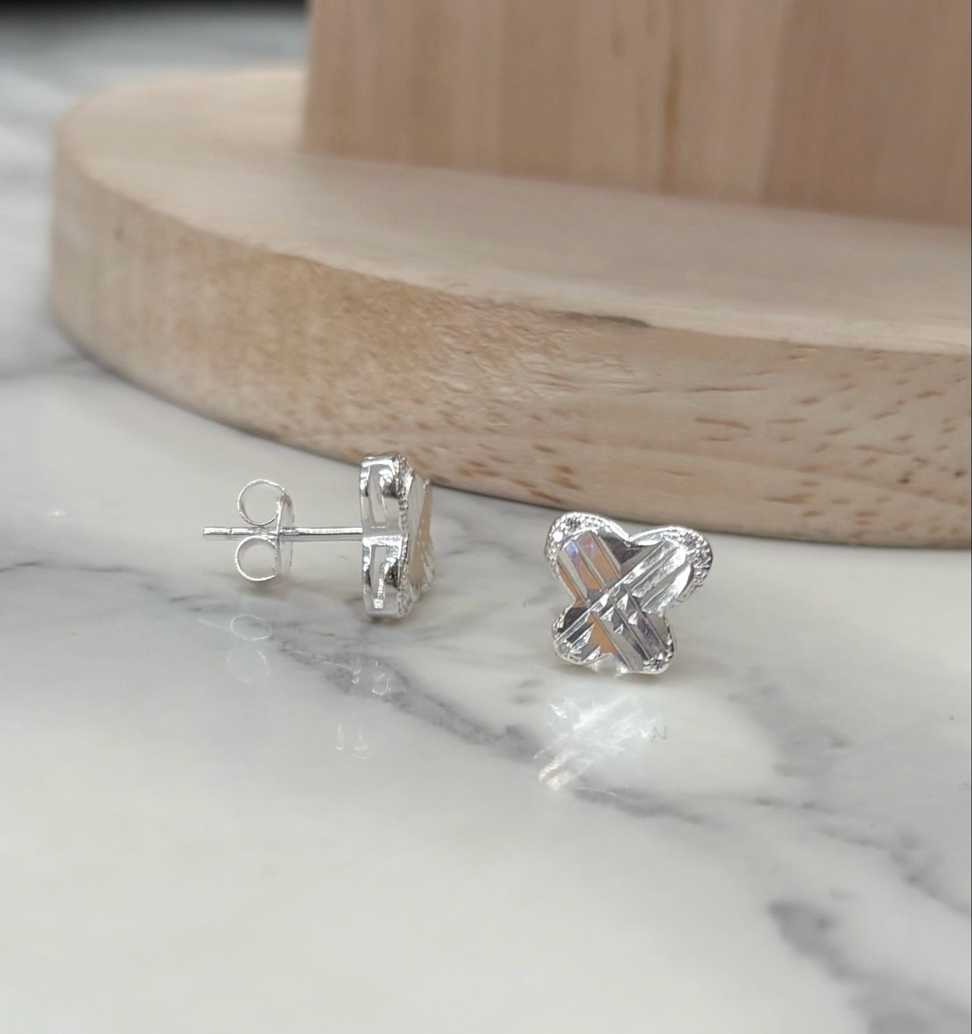 Aretes pegados Mariposa