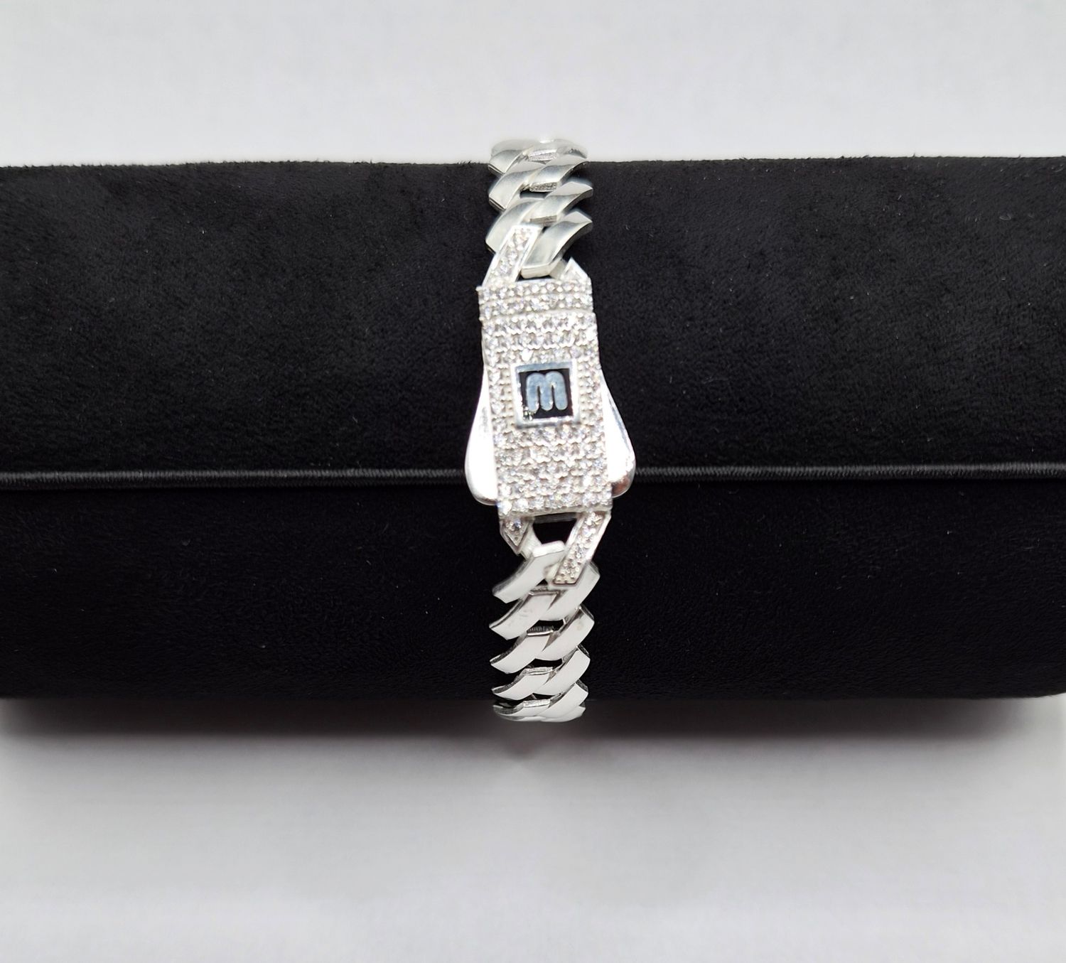 Pulsera M