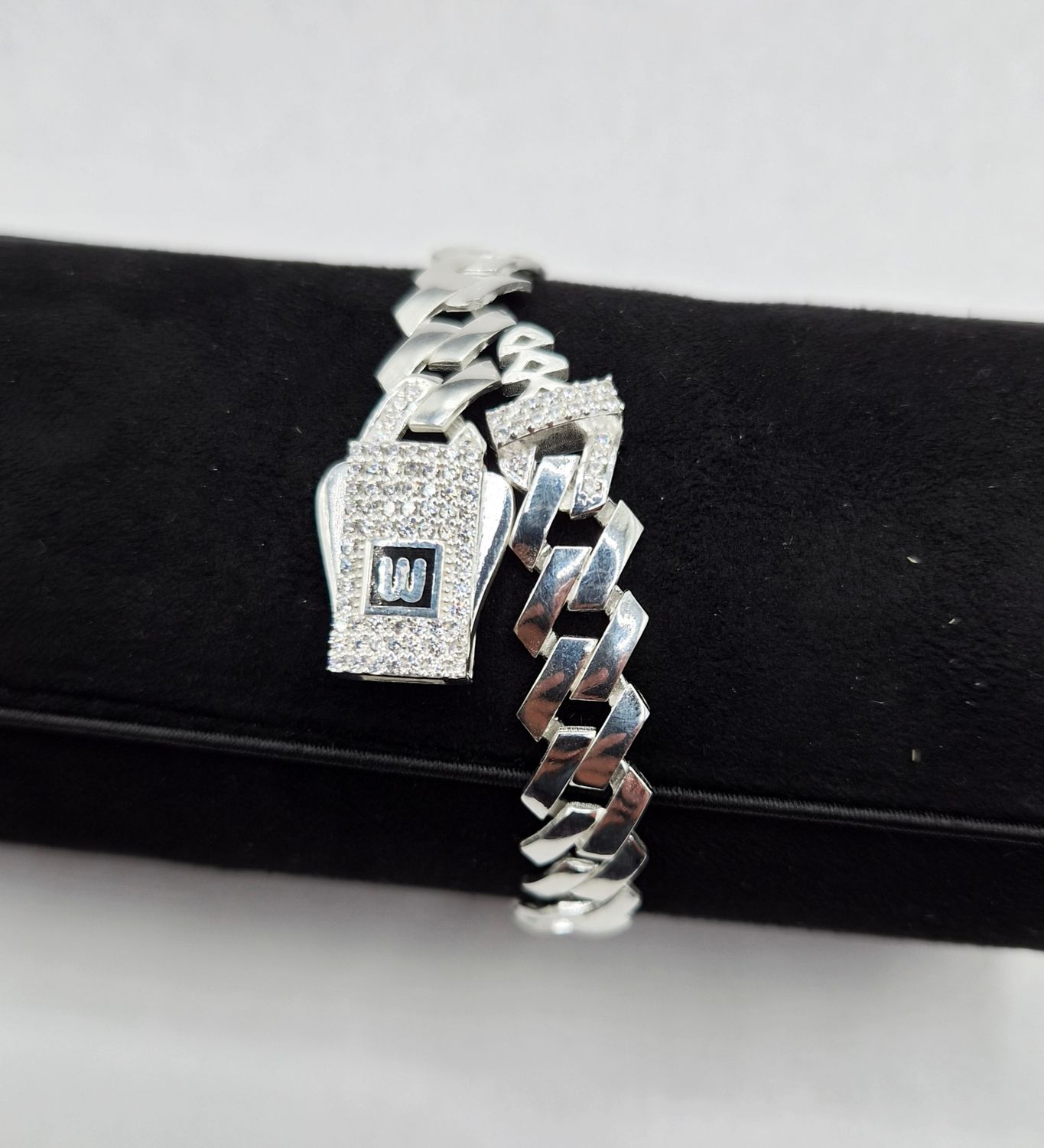 Pulsera M