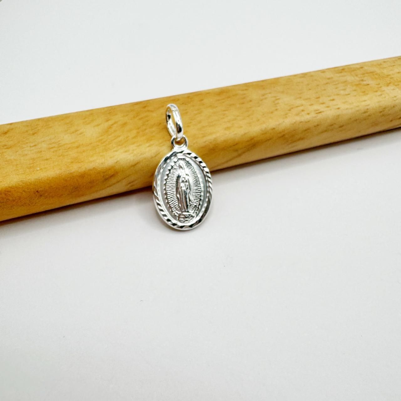 Dije de la virgen