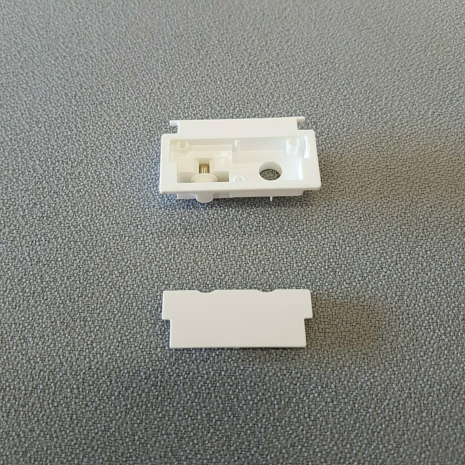 Ändbeslagsset f/Vä motor  Vit