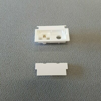 Ändbeslagsset f/Vä motor  Vit