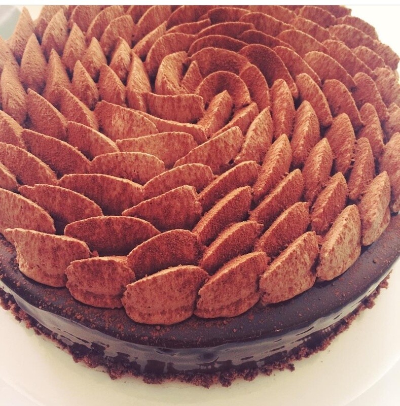 Entremet Chocolat- Noisettes 6 personnes Entremet Chocolat- Noisettes 6 personnes