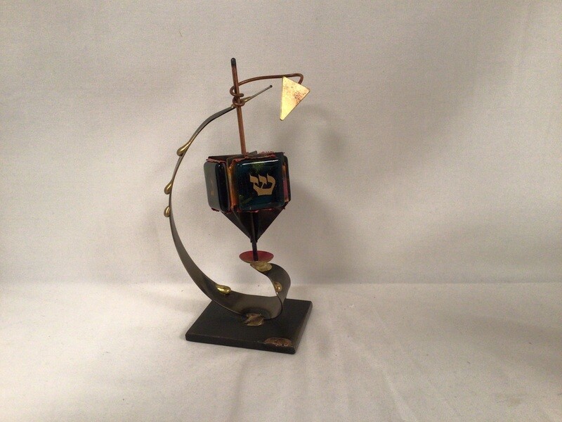 Twisted Spiral Metal with Turning Glass Dreidel