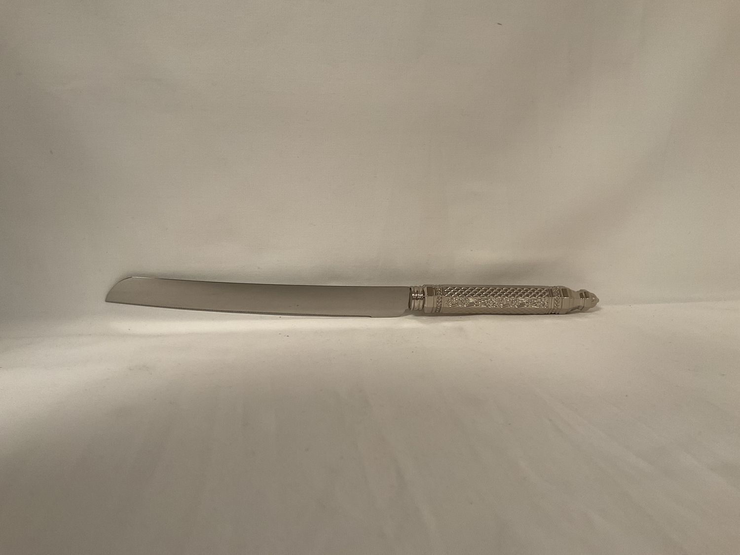 Challah Knife with Diamond Design Handle Challah Knife with Diamond Design Handle