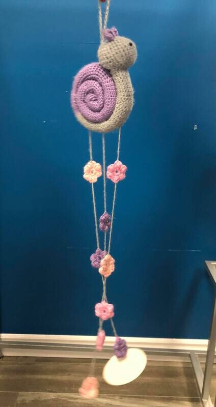 Mobile escargot- gris, mauve et rose Mobile escargot- gris, mauve et rose