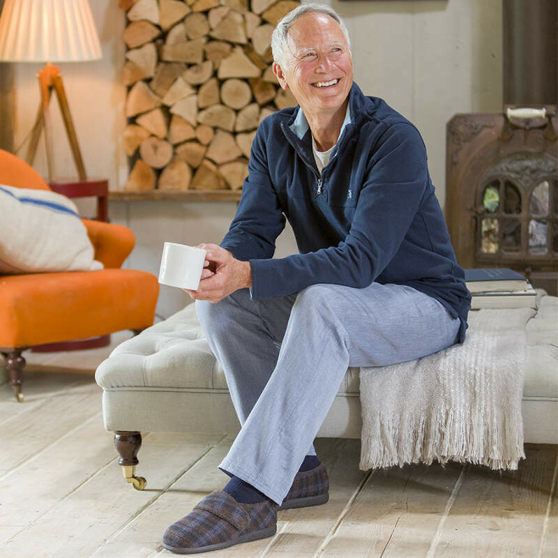 narrow fitting mens slippers