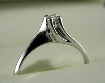 Anello solitario in oro bianco 18kt. con diamante da ct. 0.05 naturale garanzia
