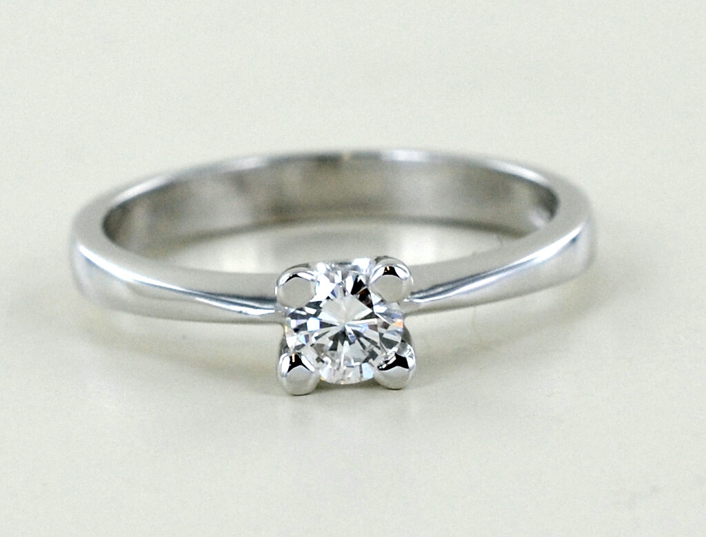 Anello Solitario Oro Bianco 18 kt. diamante Ct.0.12 Regalo Donna