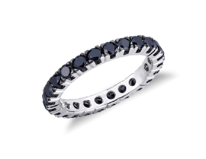 Anello Eternity a griffe in Oro Bianco 18k con Diamanti Neri.