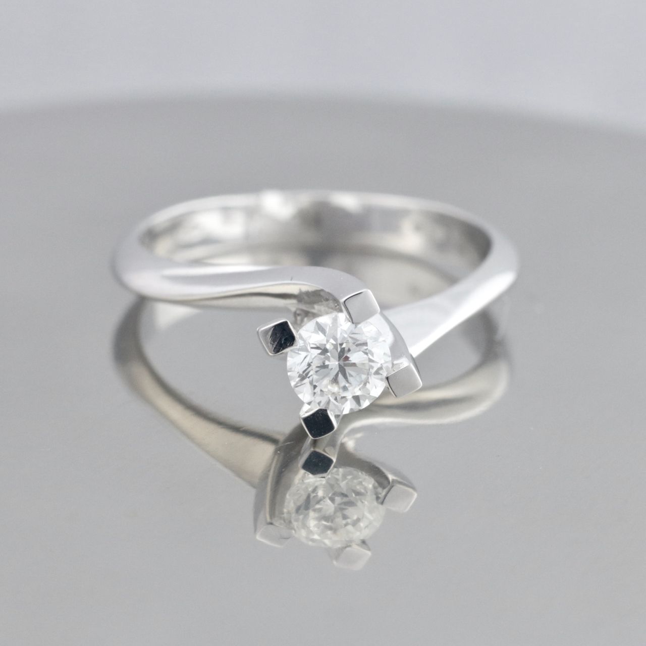 Anello Solitario Valentino in Oro Bianco 18 kt.: Diamante 0.35 ct. Gioielli Donna ragazza- Stile Artigianale Italiano