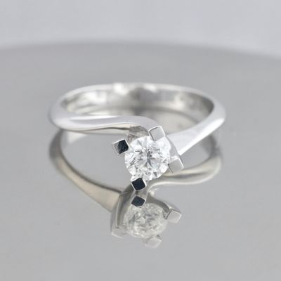 Anello Solitario Valentino in Oro Bianco 18 kt.: Diamante 0.35 ct. Gioielli Donna ragazza- Stile Artigianale Italiano