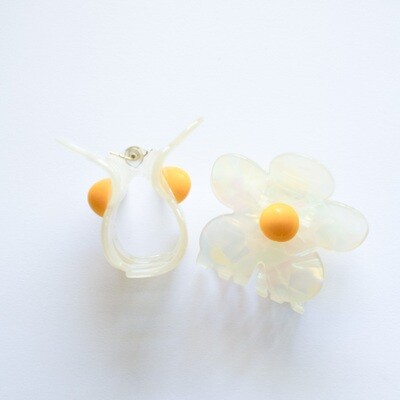 Daisy Hair Claw