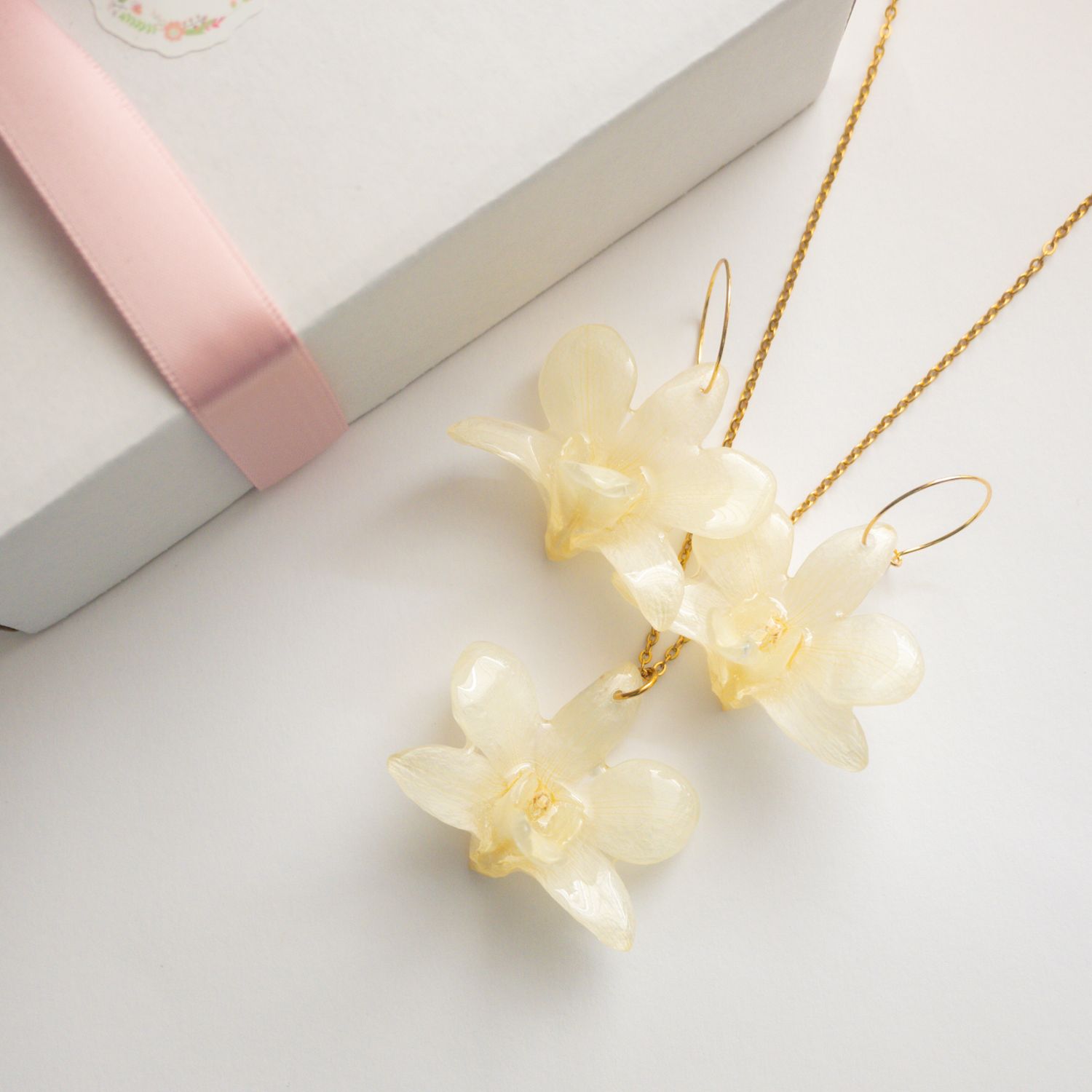 Mini white orchid Gift set
