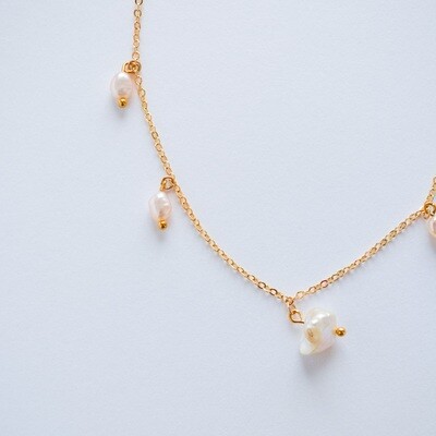 Dangle Pearl Necklace