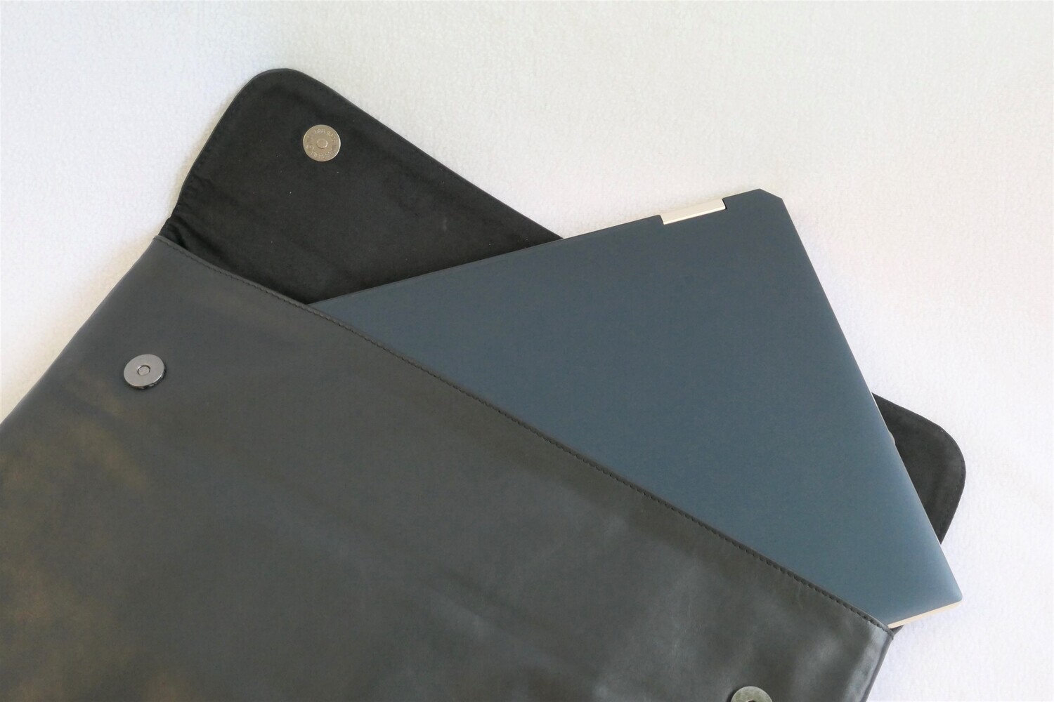 GUNUNG KAWI 17" Notebook Sleeve