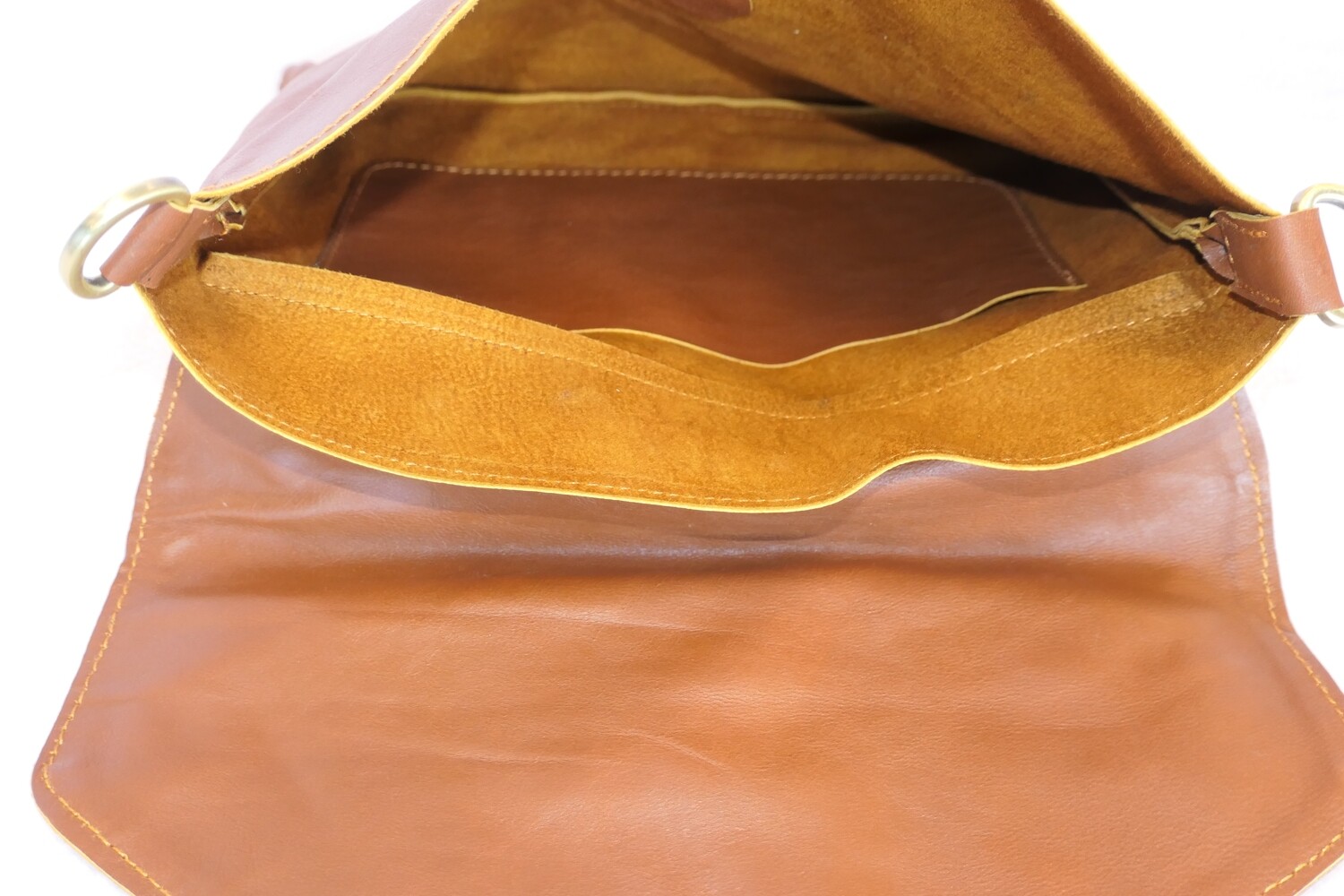 JEMBRANA Kleine Schultertasche Leder