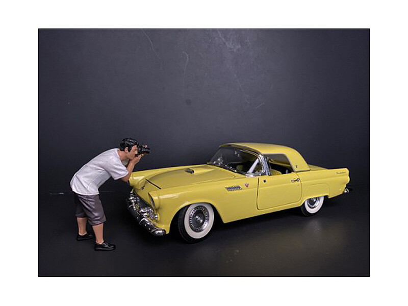 \"Weekend Car Show\" Figurine IV for 1/18 Scale Models by American Diorama