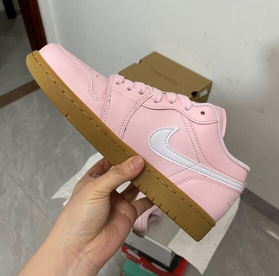 Air Jordan 1 Low Pink Gum