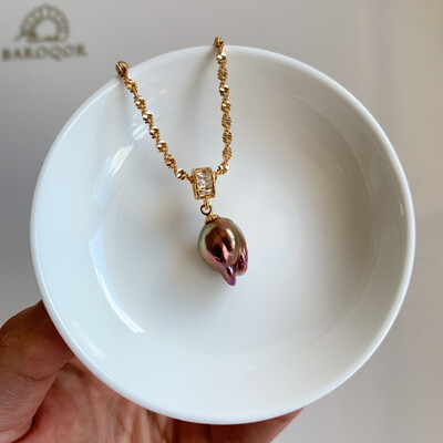 'Tooth' freshwater baroque pearl necklace 14x10mm