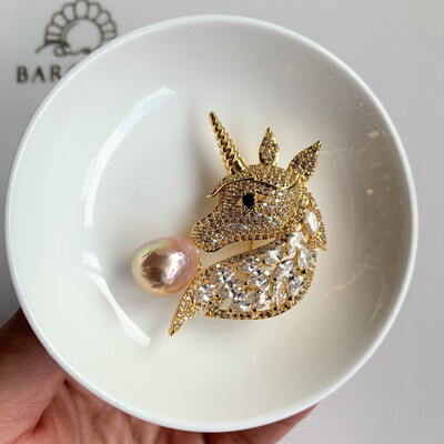 'Golden Unicorn' G21 medium baroque pearl brooch