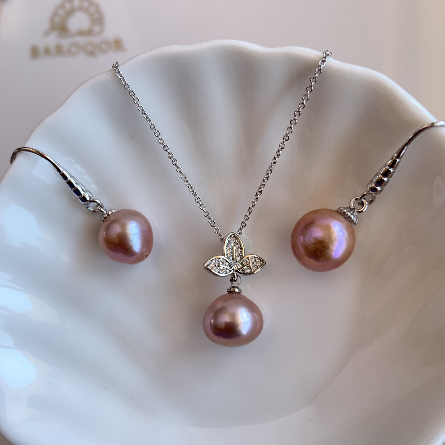 ‘Grapevine’ freshwater baroque silver pearl set 10-12mm