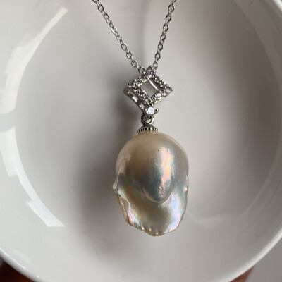 ‘Little Swan’ White Baroque pearl Chain Necklace 21x15mm