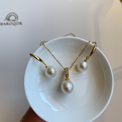 ‘Abundance’ Classic Gold Baroque pearl Set 10-11mm