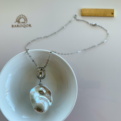 ‘White Scallop’ Large Baroque pearl necklace 26x21mm