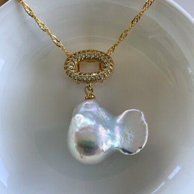 ‘Believe I can Fly’ baroque pearl necklace 24x19mm